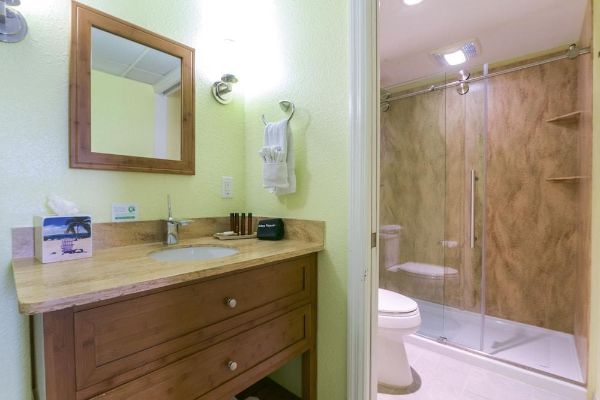 Glunz Ocean Beach Hotel & Resort (Key Colony Beach)